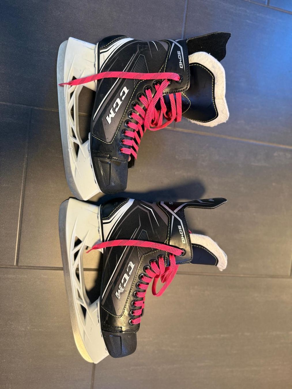 Ccm Pattini da ghiaccio: Sher-Wood Hockeyschläger + CCM Eishockeyschlittschuhe – Usato da Widnau venduto da xen_j2xg 3