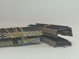 EN- Märklin 2x Entkuppler 1x Anschlussgleis 2 kurze gebogene