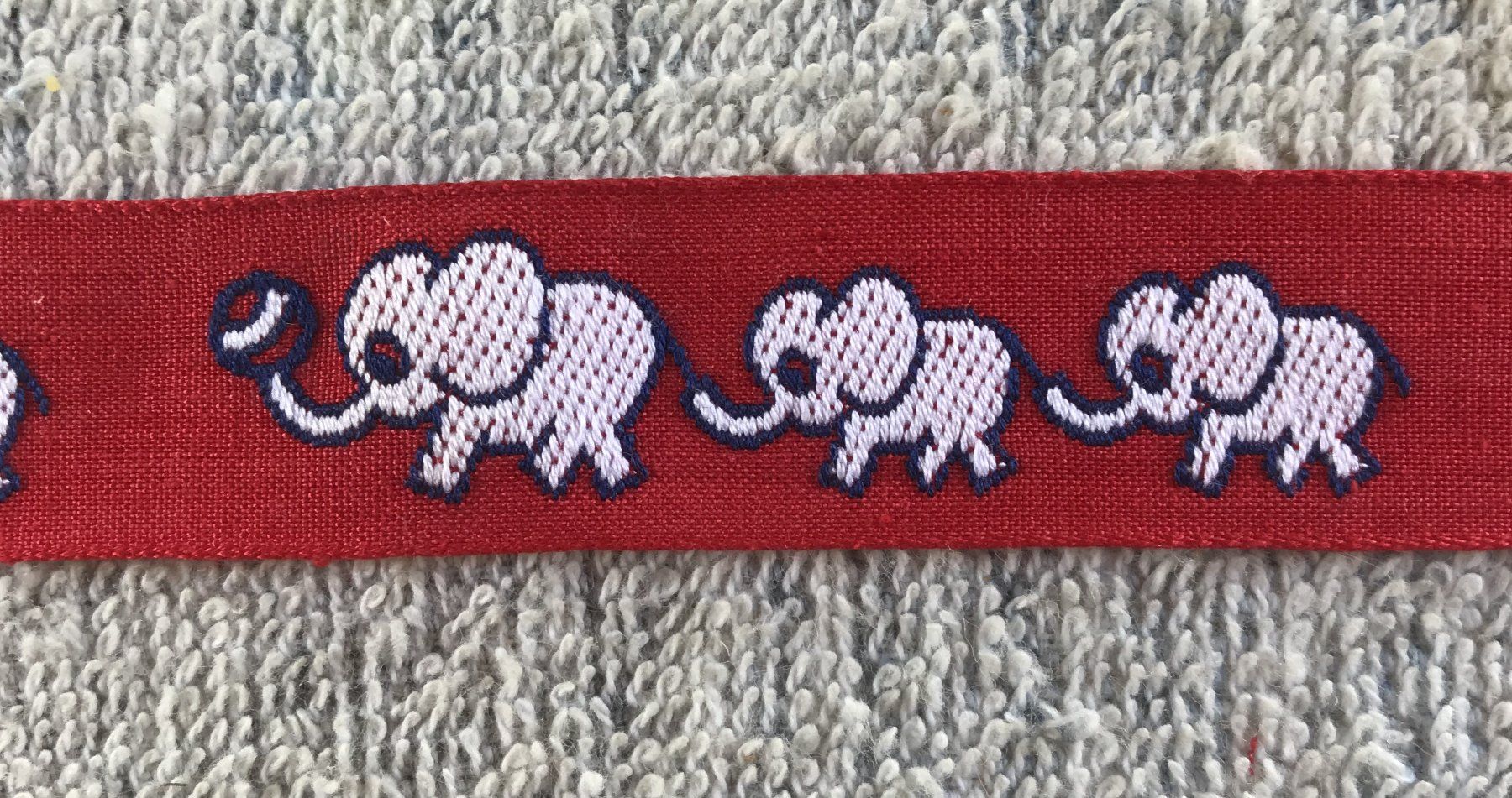 Tissus: STOFFBAND 15.50 METER NEU – Neuf (Voir description) à Ostermundigen par wini63 2