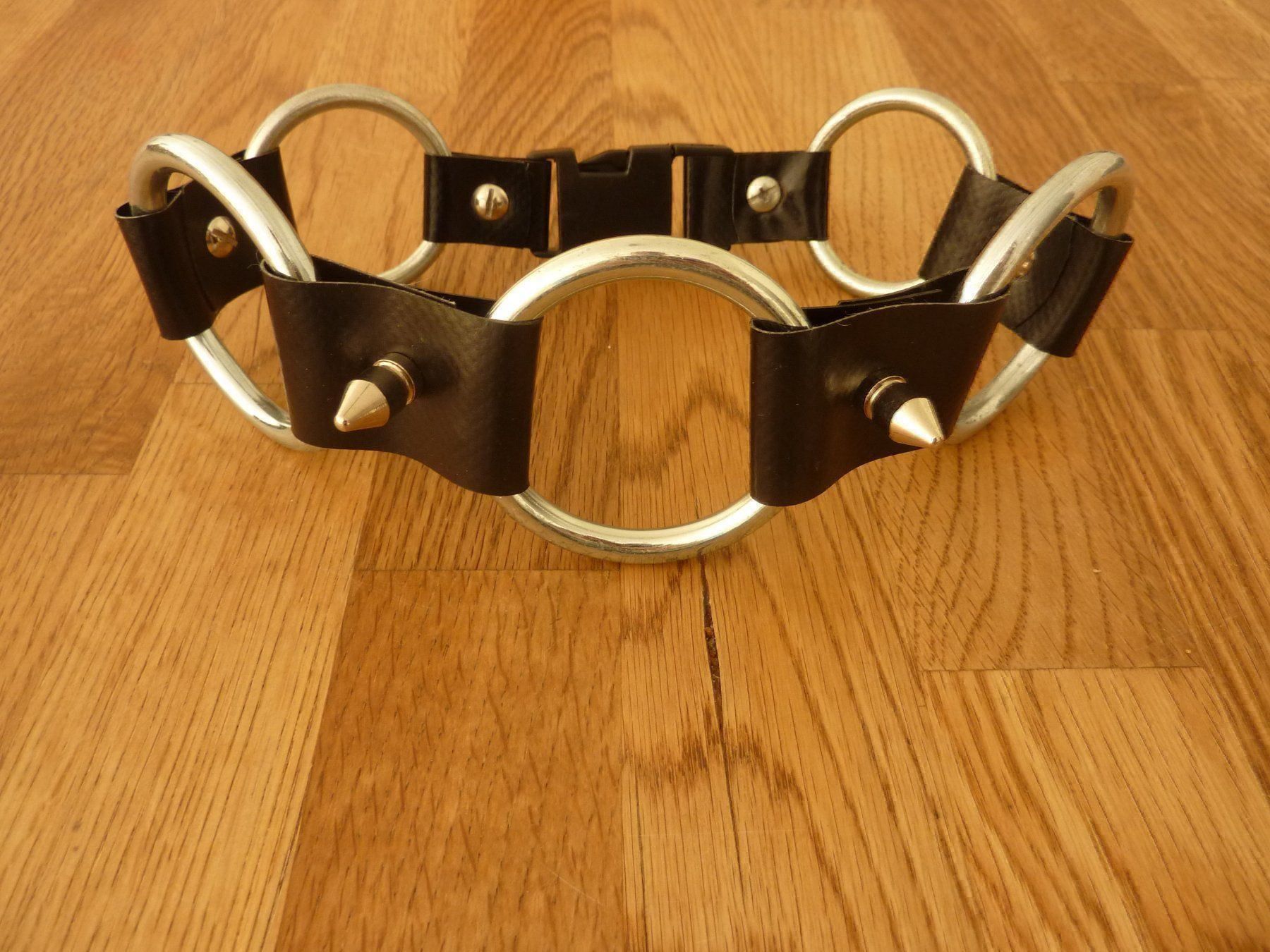 Ciondoli: Punk Hardcore Halsband – Usato da Hochfelden venduto da swissice 1