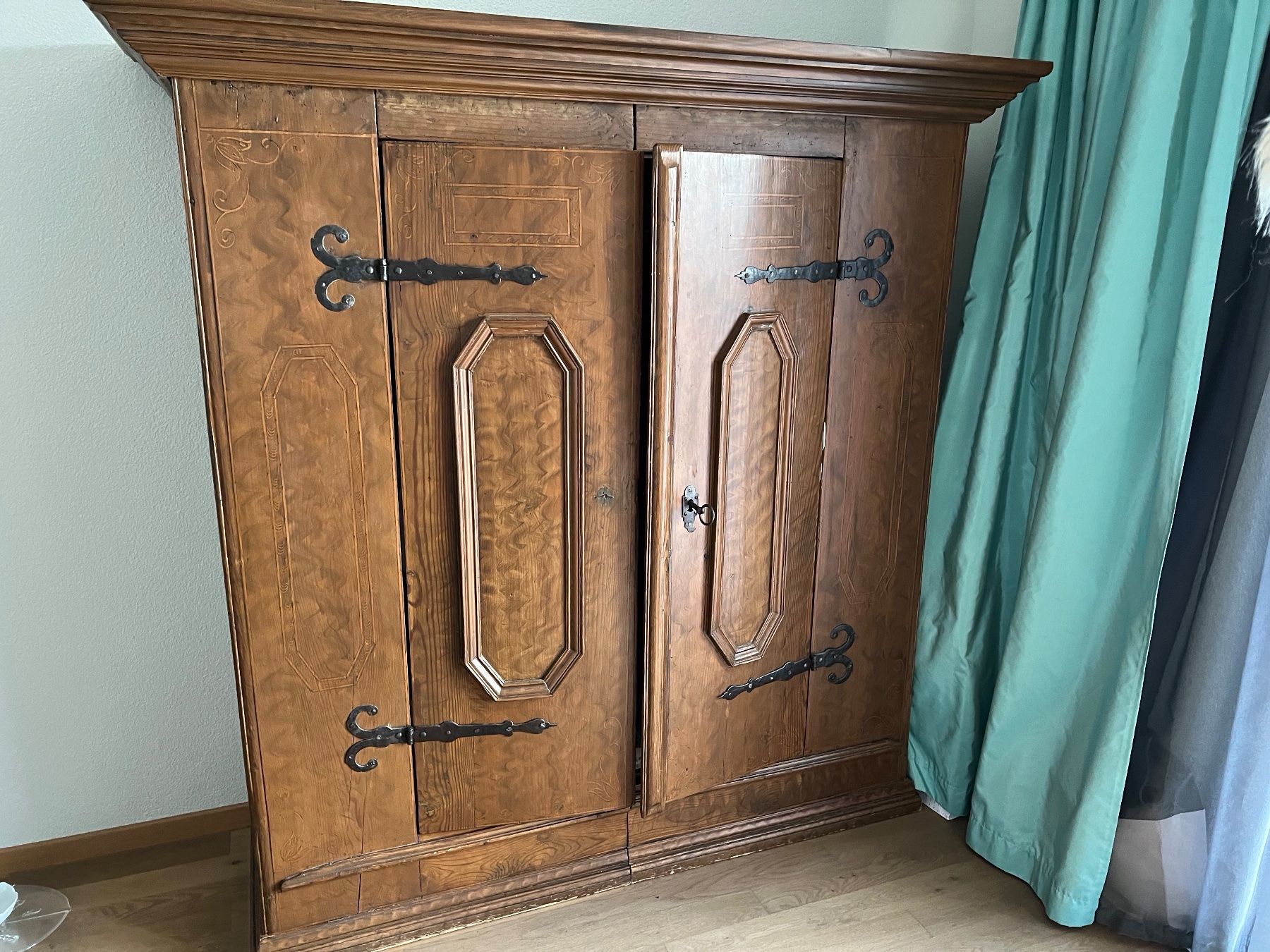 Armadi: Antiker Schrank – Usato da Lengnau venduto da Zhanna110267