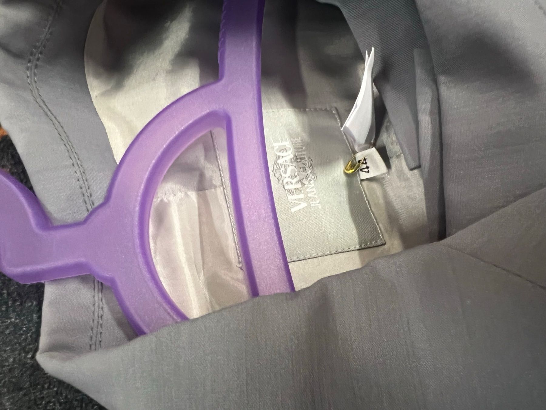 Versace Completi & Tailleur: Versace Anzug mit Rock – Usato da Zürich venduto da SecondhandZurich 2