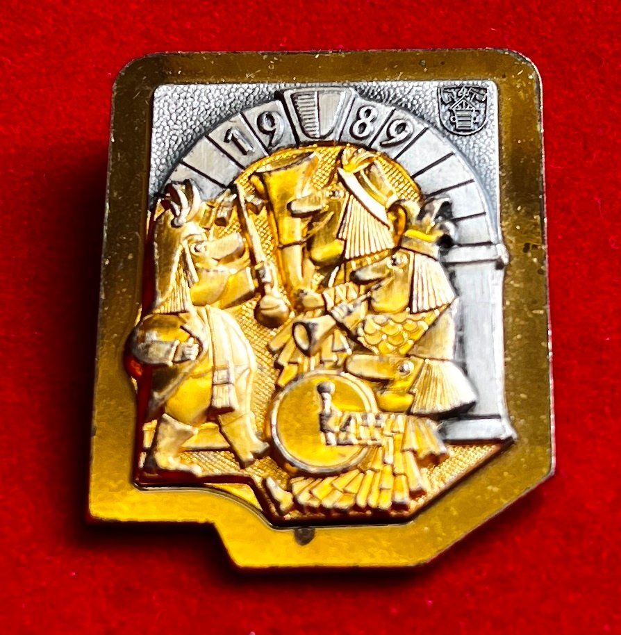 Plaketten & Abzeichen: Luzerner Komitee B Plakette LFK 1989 – Gebraucht aus Obernau von Wgnom