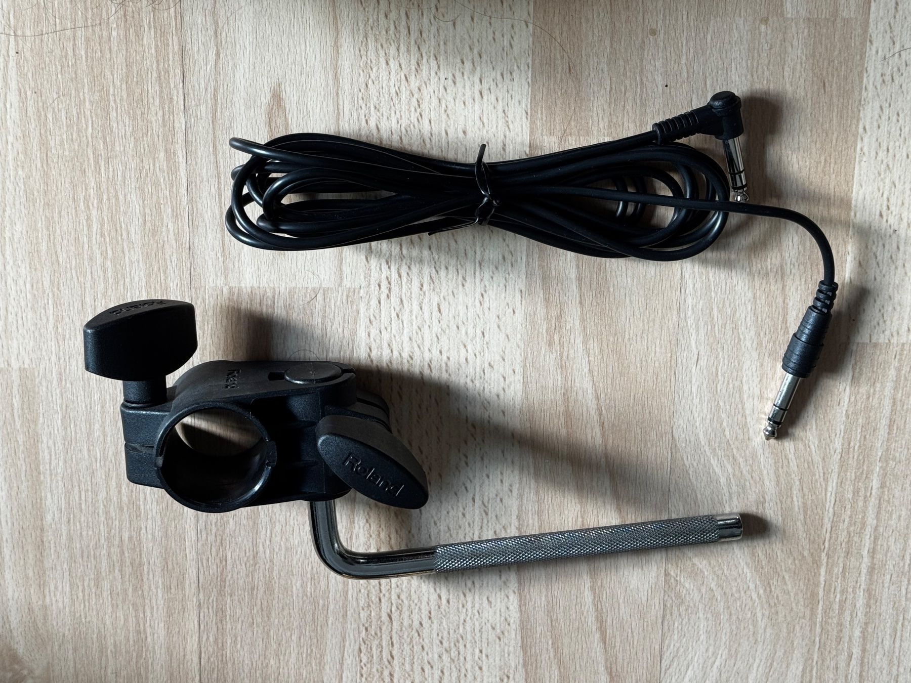 Roland Instruments de musique: Roland Pad Clamp + Trigger Cable – D'occasion à Zürich par colorblindrummer