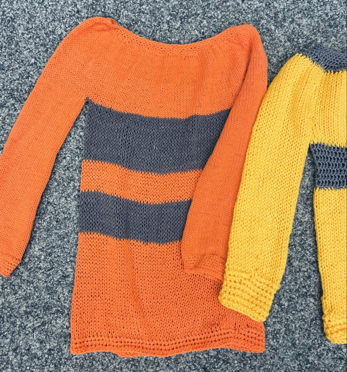 Pullover & Sweatshirts: Zwei Pullover orange/grau und gelb/grau Grösse M  – Neu und originalverpackt aus Au ZH von Jaggy4 2