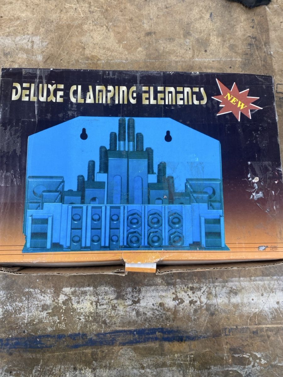 Tutti gli attrezzi: Kit de serrage Deluxe, 53 pièces, avec support! – Usato da Lausanne venduto da Bazaille