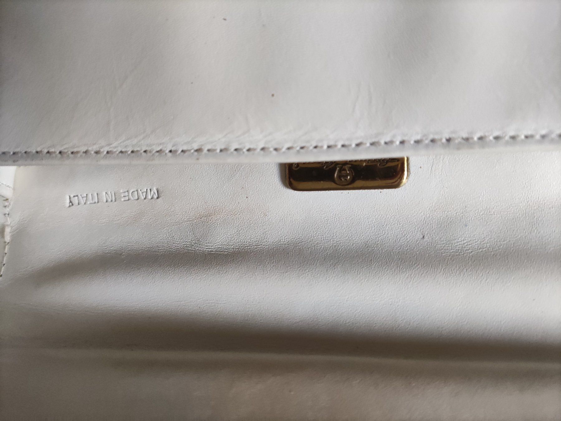 Aigner Taschen für Damen: AIGNER Umhängetasche Leder weiss – Gebraucht aus Solothurn von Csw1 5