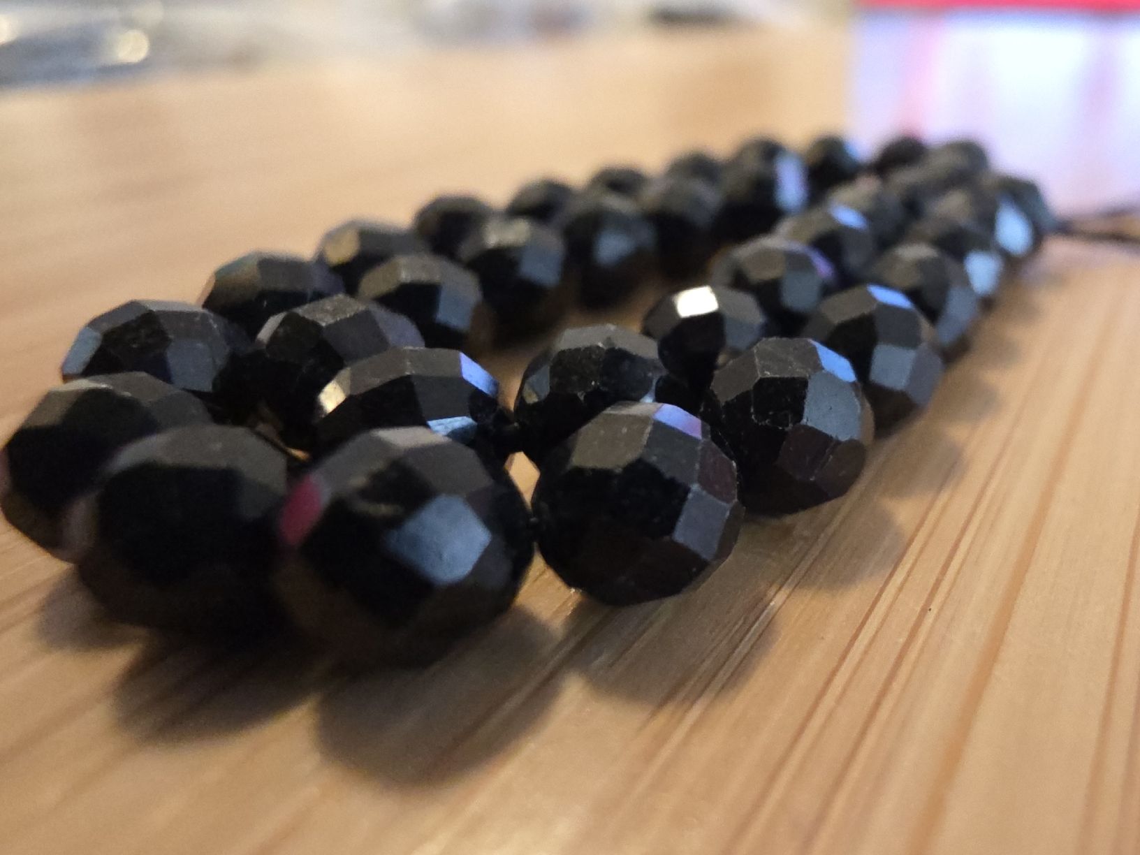 Minerali & Pietre curative: Turmalin facettiert 6mm. Strang – Nuovo e nell'imballaggio originale da Menziken venduto da Mirager