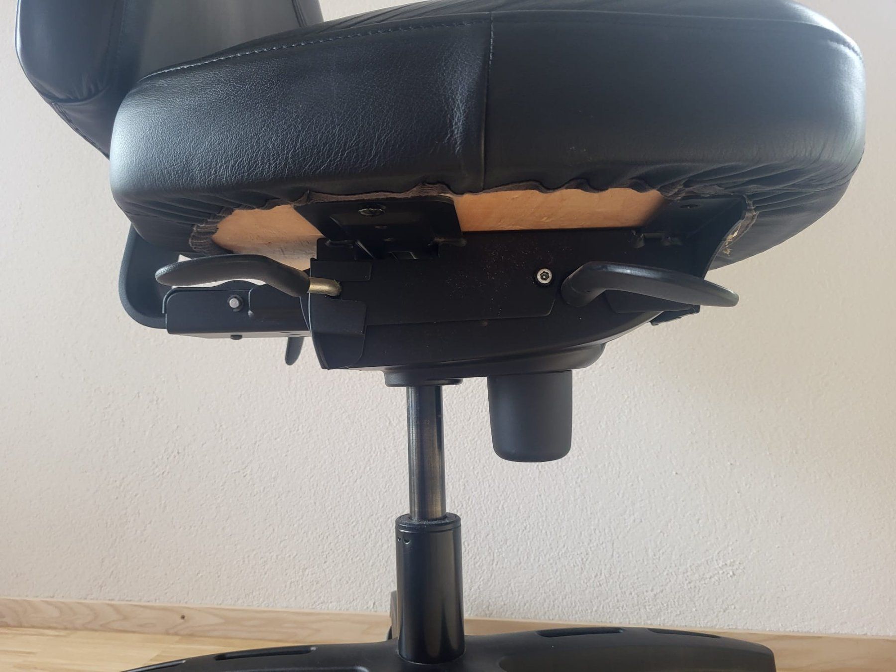 Ikea Stühle: Hochwertiger schwarzer Schreibtischstuhl! – Gebraucht aus Buchs AG von Bela11 4