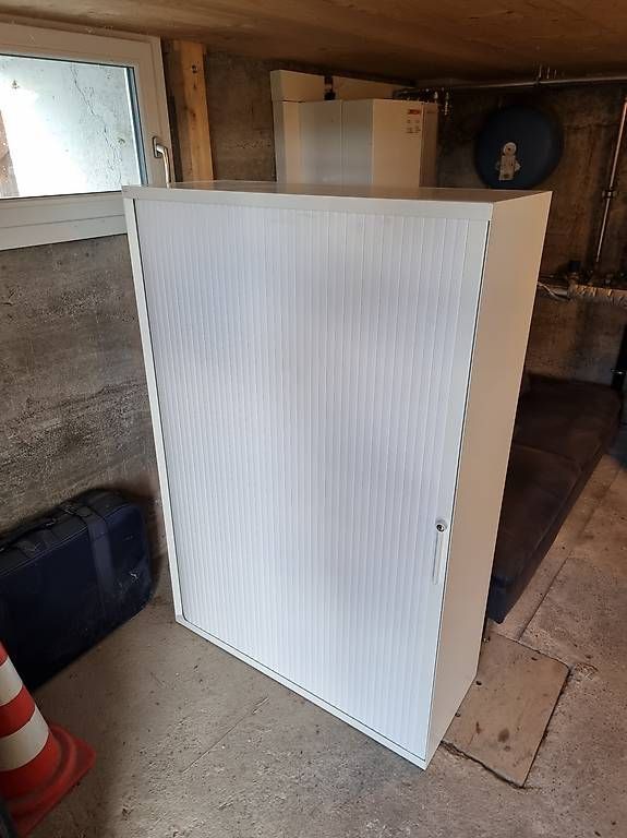 Lista Armadi: Lista Office Rollladenschrank – Usato da Belp venduto da hurtihurti
