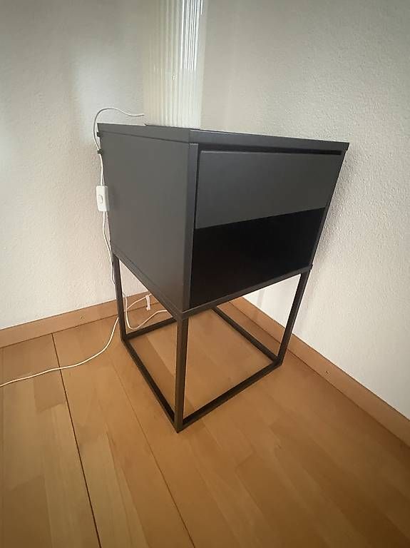 Ikea Comodini: IKEA VIKHAMMER Nachttisch – Usato da Dottikon venduto da michelle.s_ 2