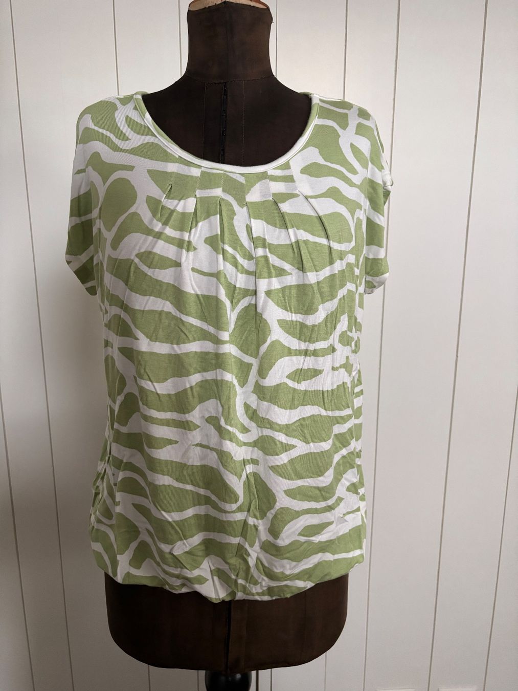 T-shirt: chicorée Shirt grün/weiss - Grösse M – Usato da Kleinandelfingen venduto da Baba23