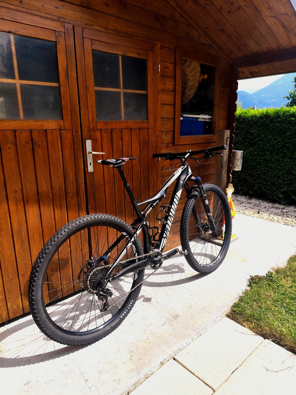 Specialized Biciclette: VTT Specialized Epic Carbone 29" Full Suspension négociable – Usato da Collombey venduto da loubilou 1