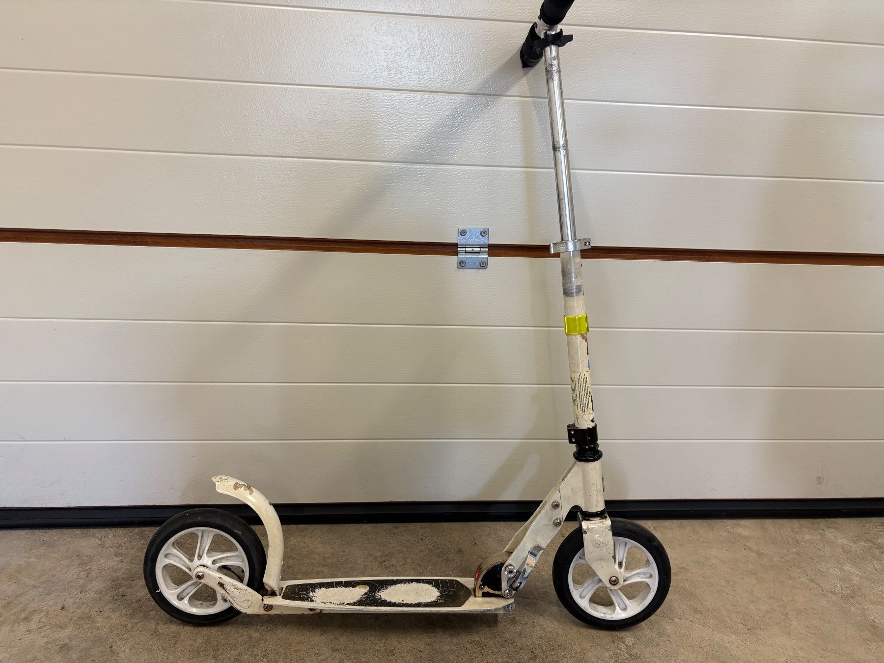 Kickboard: Tretroller Micro weiss gebraucht gut funktionstüchtig – Gebraucht aus Wiesendangen von plus-minus 2