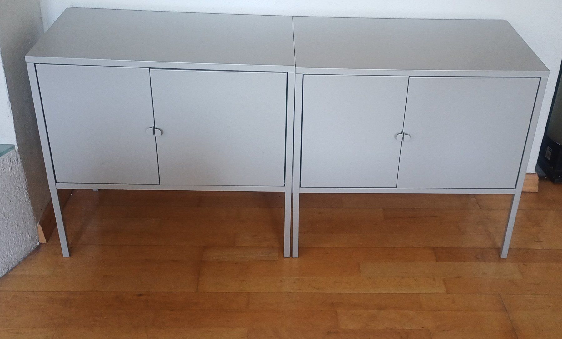 Ikea Tables de nuit: Nachttisch set - Metall - Gebraucht – D'occasion à Wetzikon ZH par flo_5htn