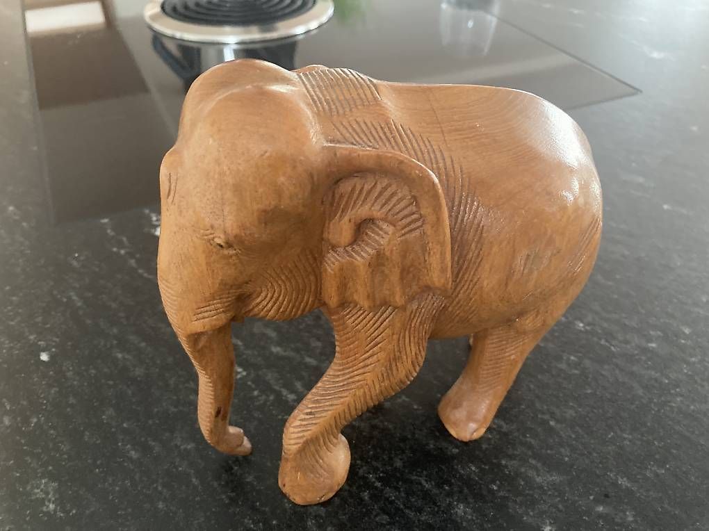 Statuette: Holz Elefant – Usato da Staad SG venduto da gab_7dr9