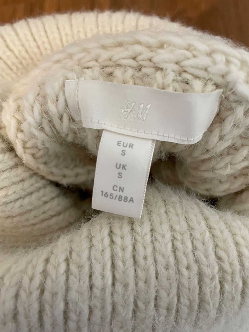 H&M Pullover & Sweatshirts: H&M Rollkragenpullover beige Grösse S – Gebraucht aus Lugnorre von SiBu1812 1