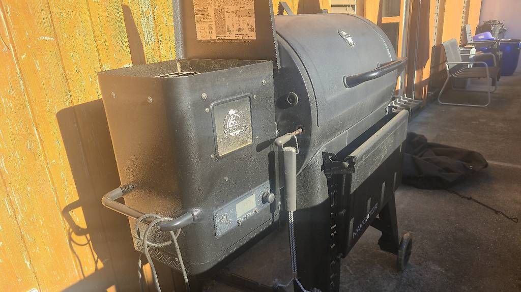 Griglie: Pelletgrill PitBoss Navigator 850 – Usato da Aegerten venduto da Biomechanisch 2