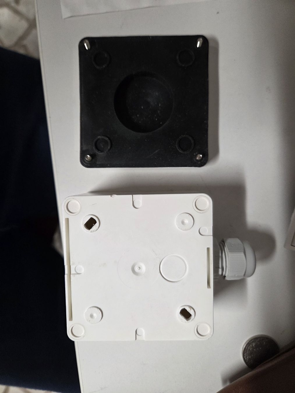 Legrand Interruttori: Legrand IP55 NAP Schalter Gehäuse – Usato da Zürich venduto da eymen20 1