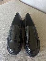 Schwarze Glanz Loafers, ungetragen, Grösse 39