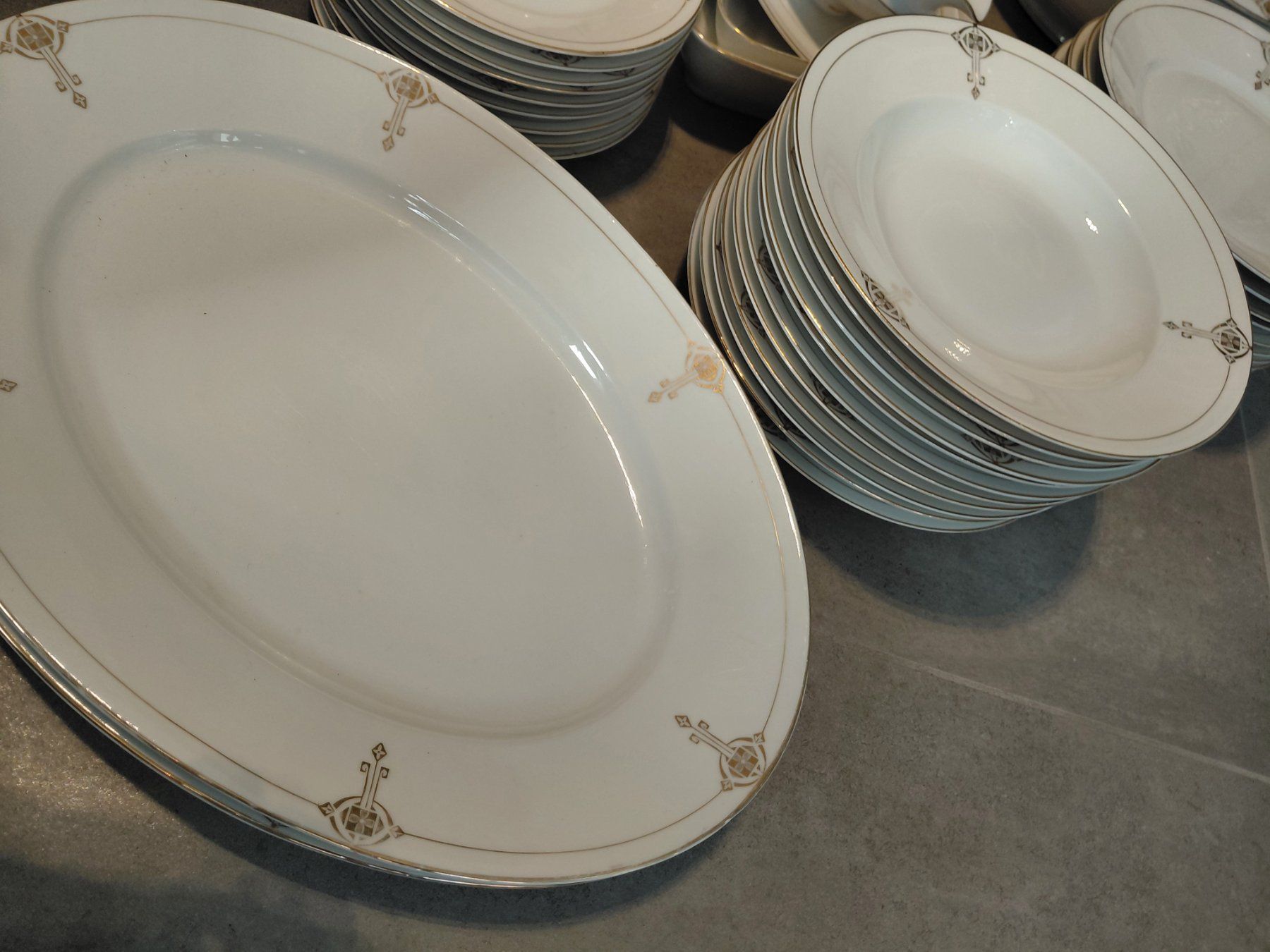 Set di piatti: Antikes Art Deco Speiseservice – Usato da Zürich venduto da Rosys 1