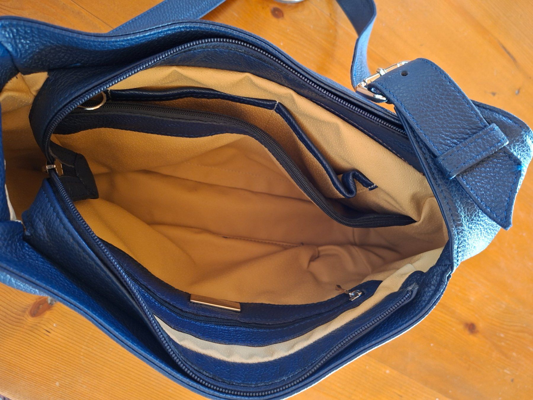 Taschen für Damen: Handtasche – Gebraucht aus Saanen von Mirialveda 1