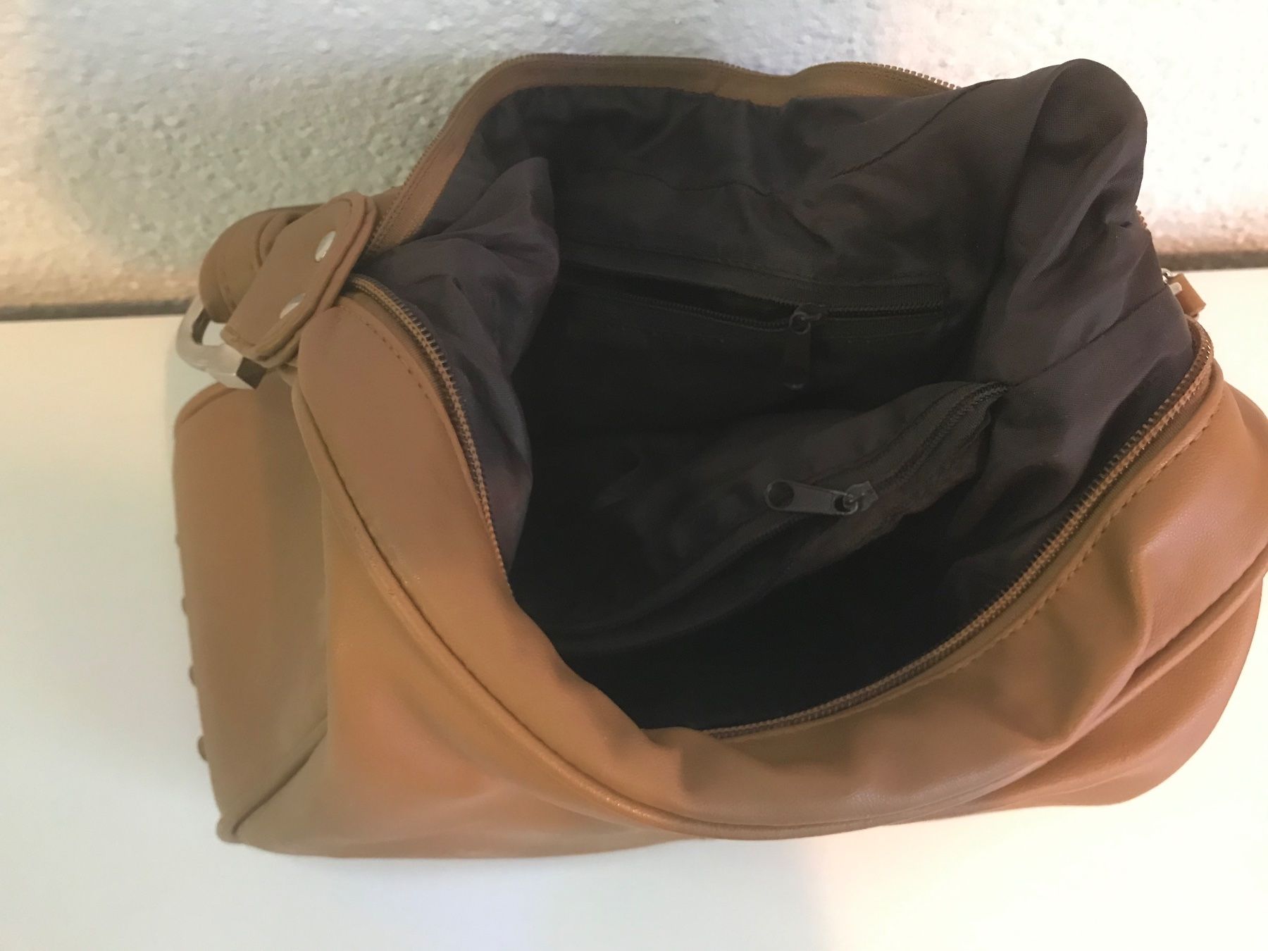 Borse da donna: Handtasche Umhang-Tasche Leder – Usato da Spreitenbach venduto da Brockiland-Flohmarkt 4