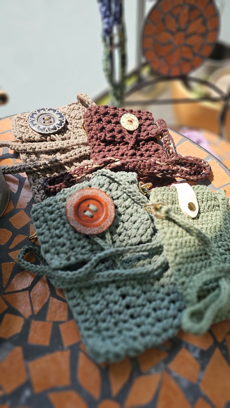 Borse: Handytasche mit grossem Knopf, robust und handgefertigt – Nuovo e nell'imballaggio originale da Fehraltorf venduto da lisam16 4