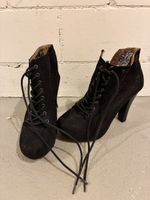 Schwarze Schnürstiefeletten mit Spitzeneinsatz, Grösse 39