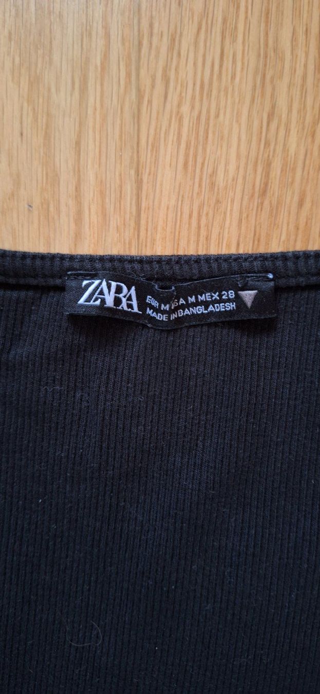 Zara Top: Zara, croc top – Nuovo (secondo la descrizione) da Lussery-Villars venduto da pousinete02 4