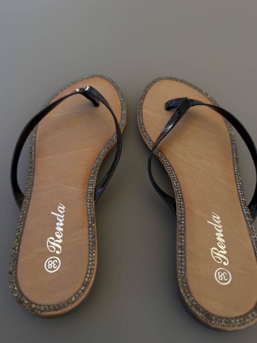 Scarpe da donna: Schicke Renda Flip Flops, Schwarz, Grösse 38, ab 1 CHF – Usato da Bottmingen venduto da mat_77yv 3