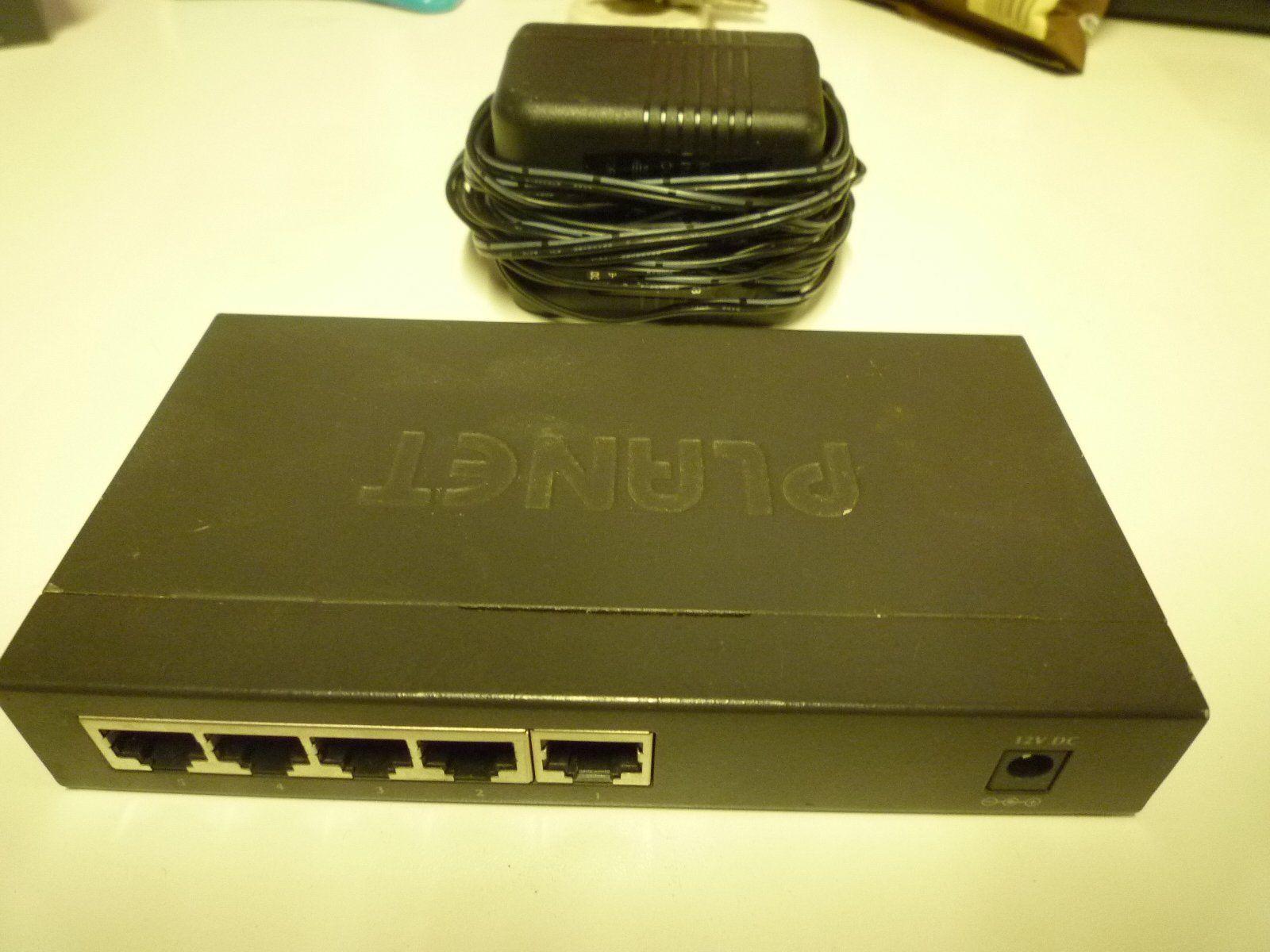 Modem & Router: Planet Switsch 5 Port – Usato da Sissach venduto da Gruetter-Moto-Center