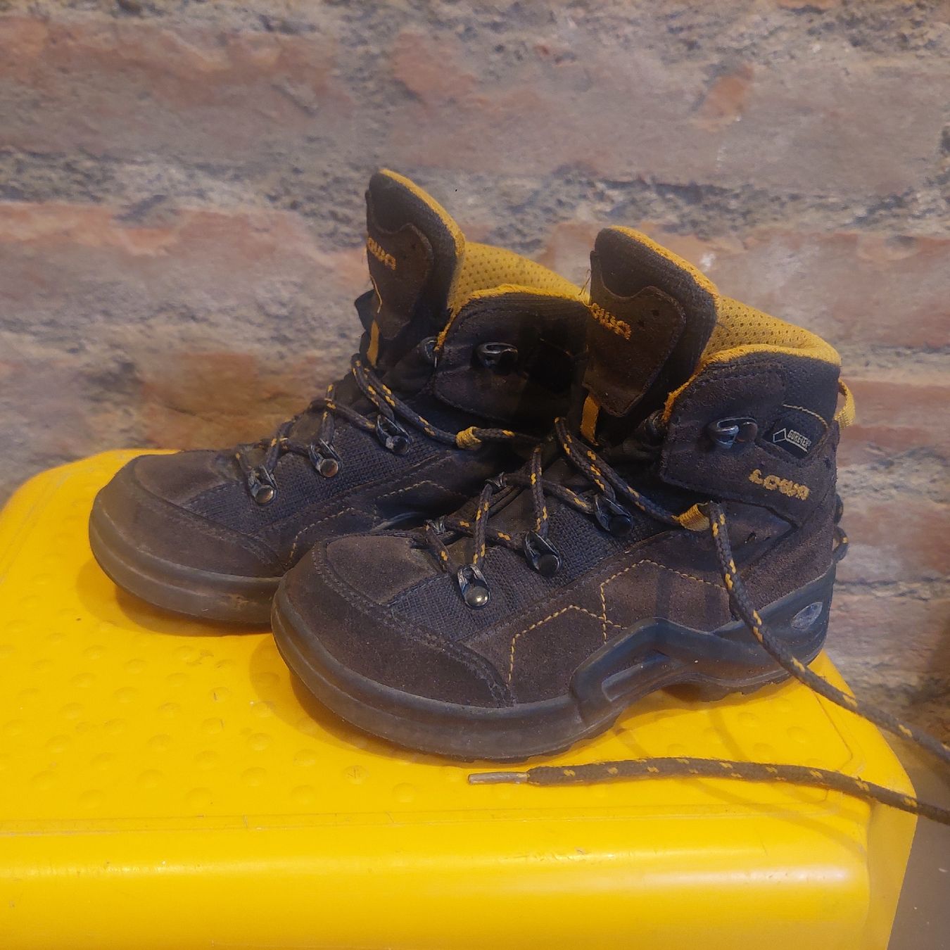 Lowa Scarpe per ragazzi: Wanderschuhe Kinder – Usato da Hinwil venduto da pas_pgd5