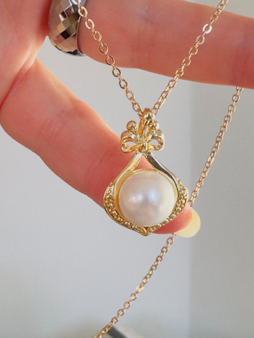 Catenine: Shell white Pearl Necklace – Nuovo e nell'imballaggio originale da Genève venduto da AGBERG 5
