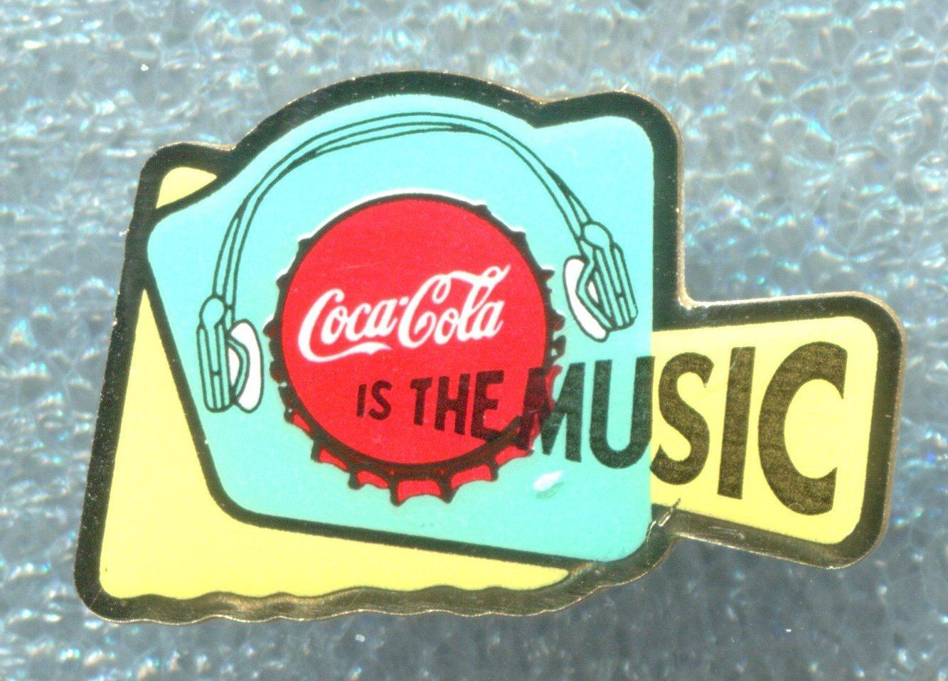 Coca-Cola Plaketten & Abzeichen: Coca Cola  IS THE MUSIC – Gebraucht aus Winterthur von Sammleroase