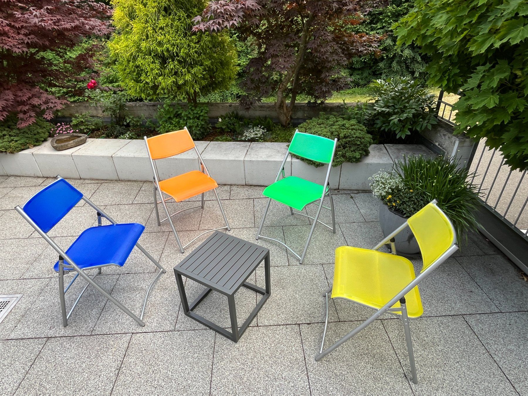 Sedie: 4 Garten-Klappstühle, bunt, mit Metallrahmen – Usato da Baden venduto da die_9vf9