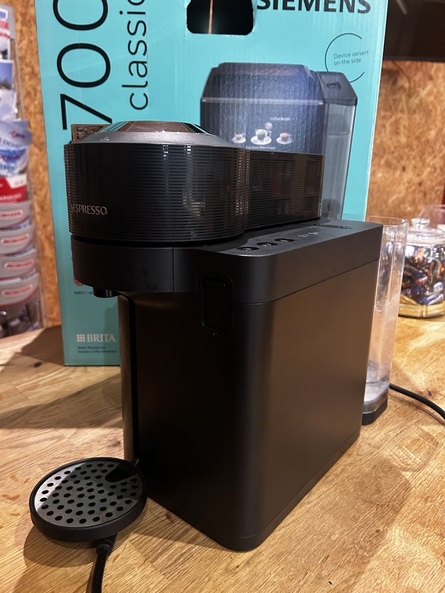 Machine à café Nespresso Vertuo en bon état de marche (Gebraucht) in ...