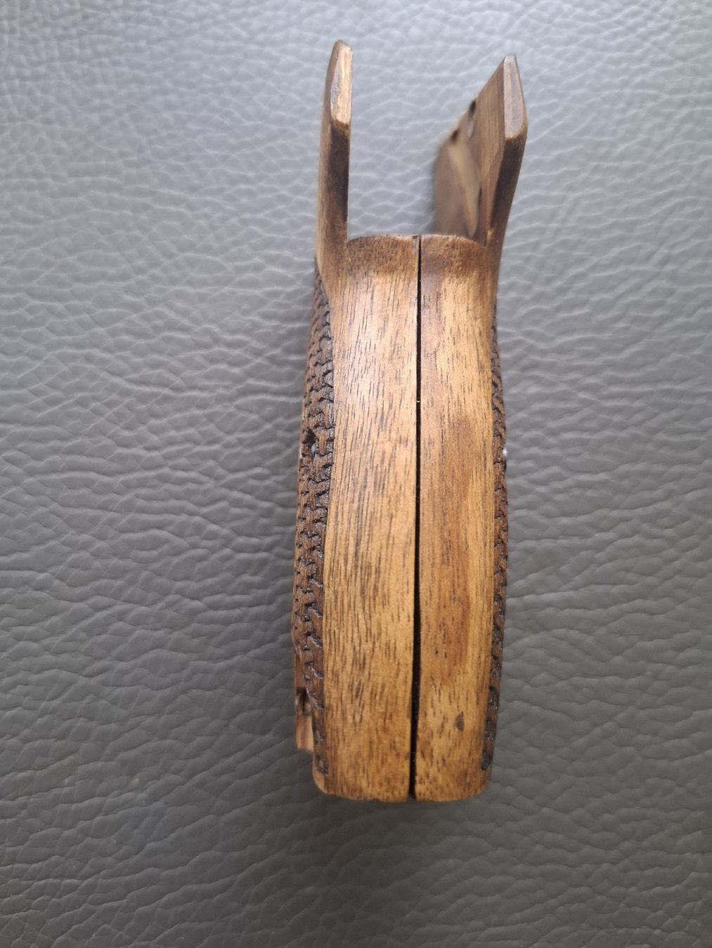 Holzartikel: Gebrauchte Nussbaum Griffschalen für Sig P210  – Gebraucht aus Rothrist von griffe 2