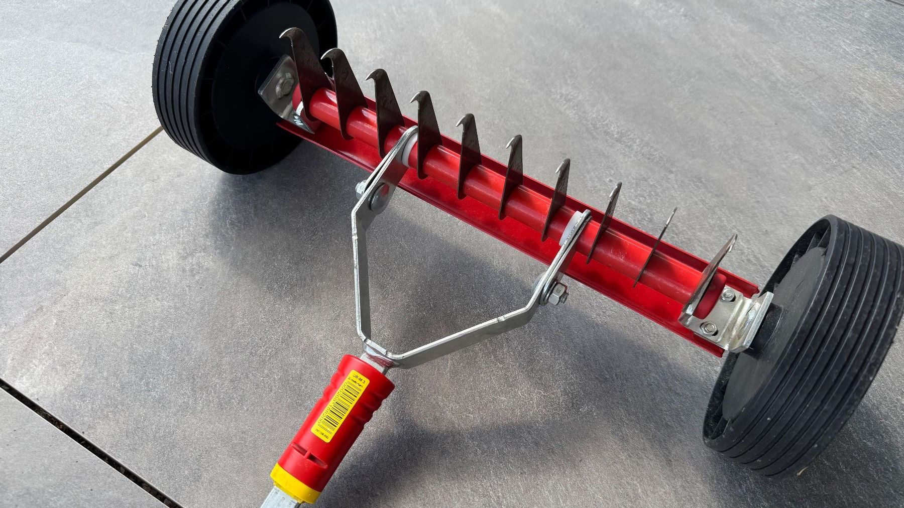 Wolf Garten Attrezzi per la lavorazione del suolo: Wolf Garten Vertikutier Roller / Hand Vertikutierer – Usato da Kyburg-Buchegg venduto da ChuckCanuck 3