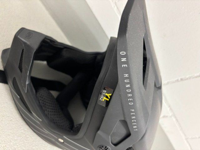 Helme: 100% Hundred Percent Kinder Velo Helm – Gebraucht aus Münsingen von Mfred1 1