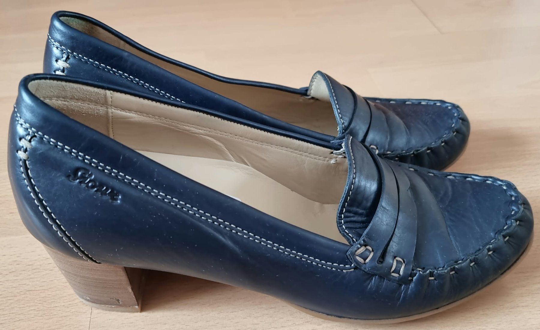 Damenschuhe: Schuhe mit kleinem Absatz – Gebraucht aus Schwanden i. E. von romikh
