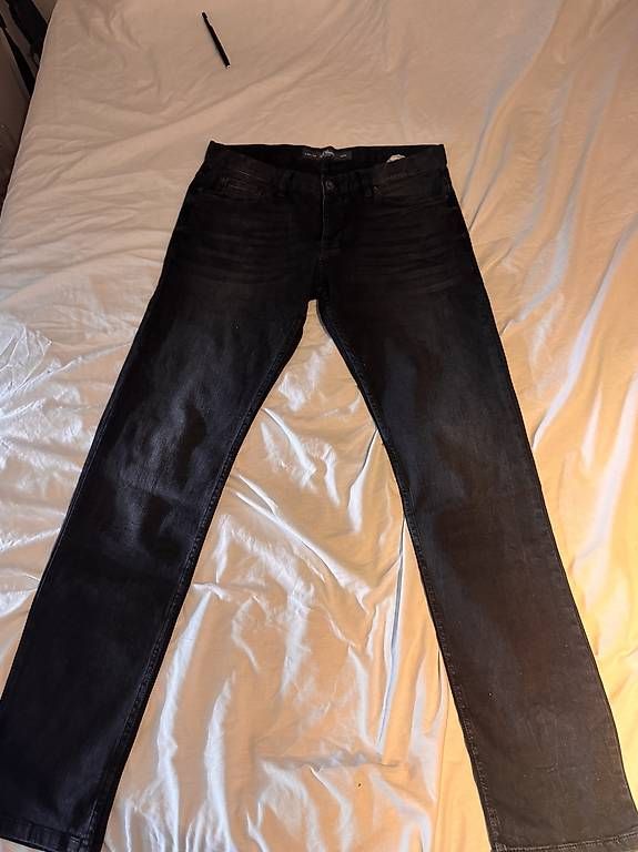 Jeans: Jeans schwarz s.oliver – Usato da Regensdorf venduto da Jazmyn307