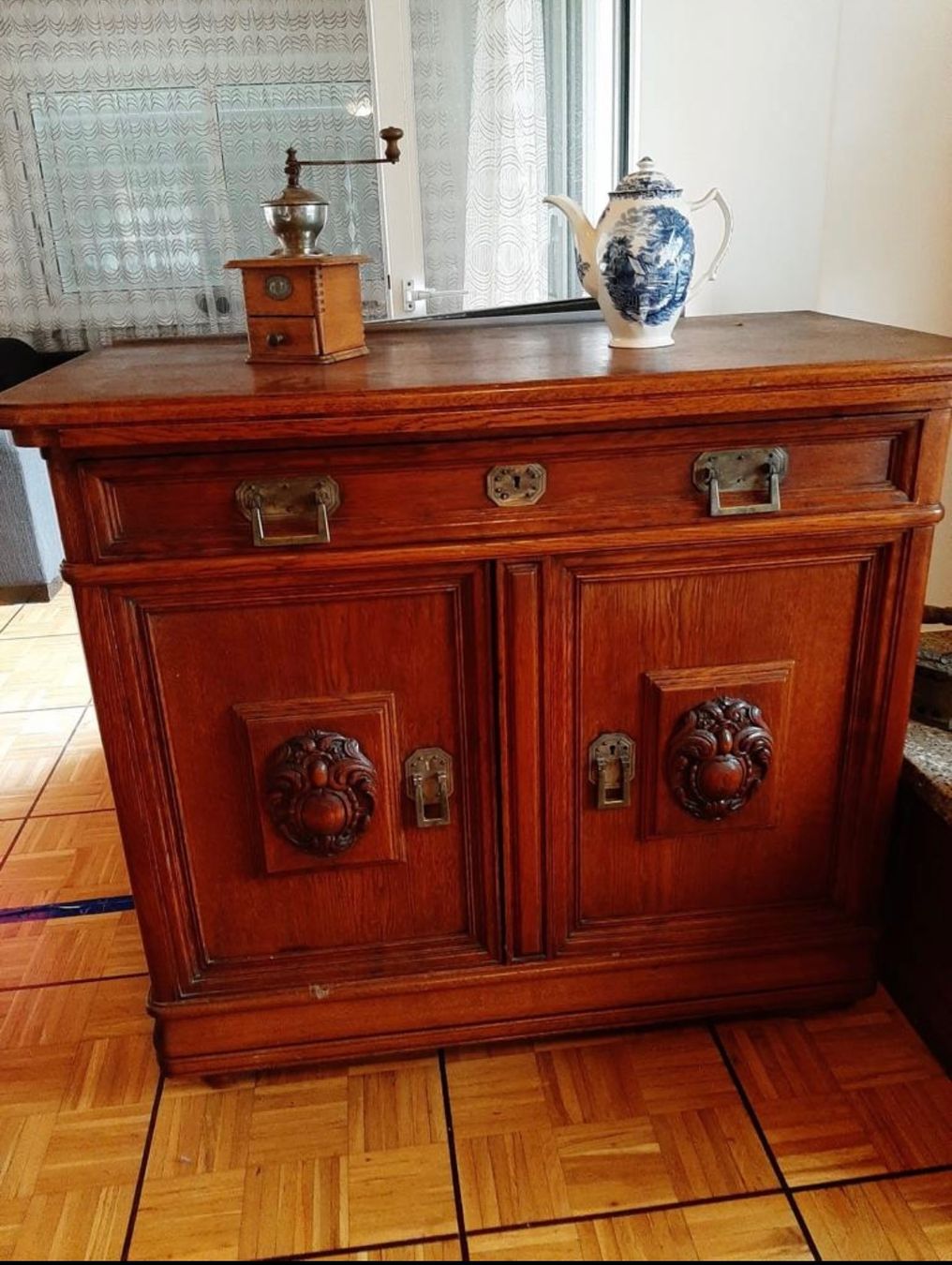 Credenze: Antiker Buffetschrank und Kommode aus Massivholz Eiche – Usato da Trélex venduto da Sonvic 3