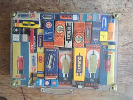 Radio Röhrensammlung in Plexiglaskoffer