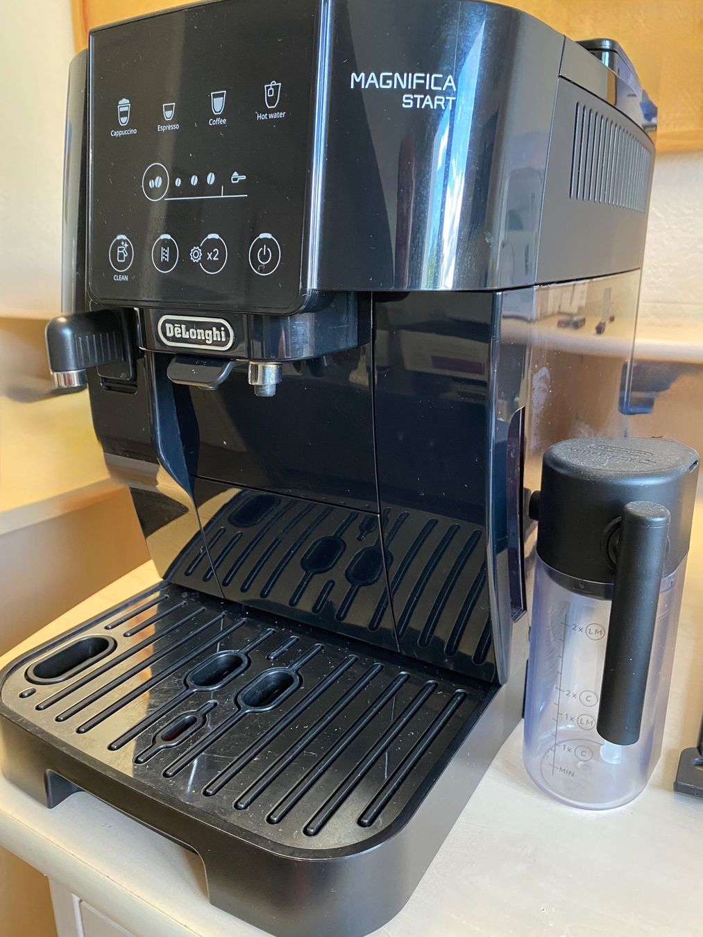 De'Longhi Machines à café & Machines à expresso: Kaffeevollautomat DeLonghi Magnifica Start – D'occasion à Hinwil par Keftedes 2