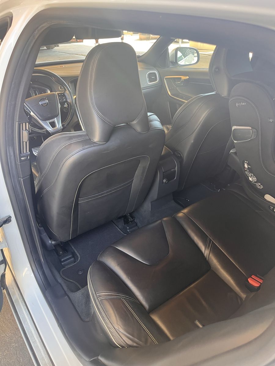 Volvo Automobili: Volvo v60 D4 awd  – Usato da Mont-de-Buttes venduto da Broussailles 8