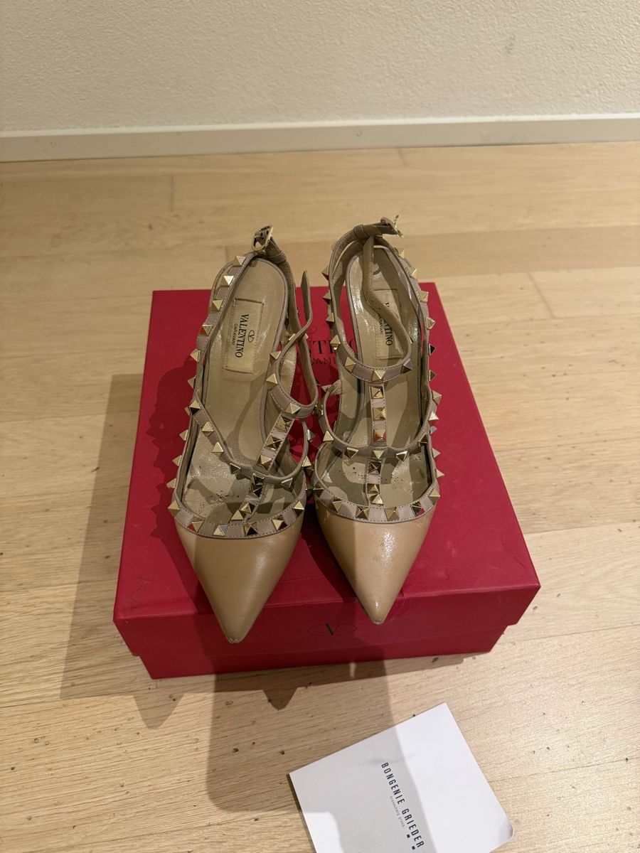 Chaussures femmes: Valentino Pumps Rockstud Caged pump – D'occasion à Pfäffikon SZ par Marva 2