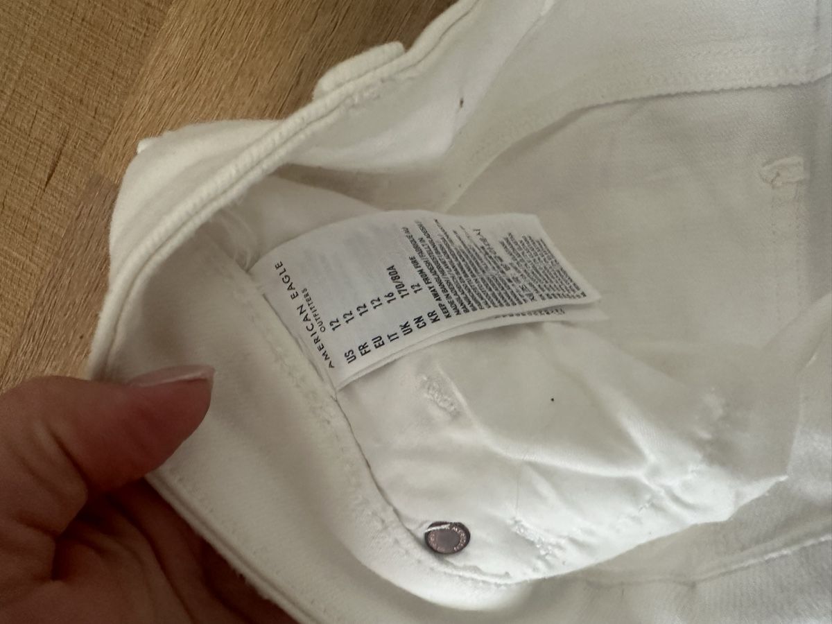 American Eagle Pantaloni: American Eagle Mom Shorts – Usato da Zürich venduto da gryffindor_aurorin 2