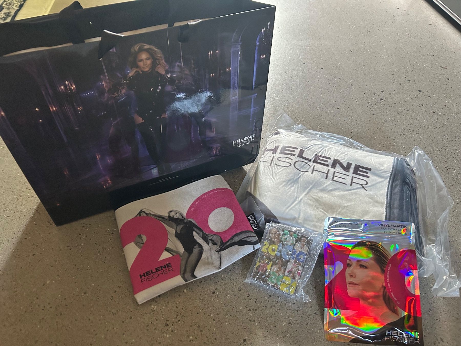 Coperte: Helene Fischer Fanpaket plus – Nuovo e nell'imballaggio originale da Pfaffhausen venduto da Pascale