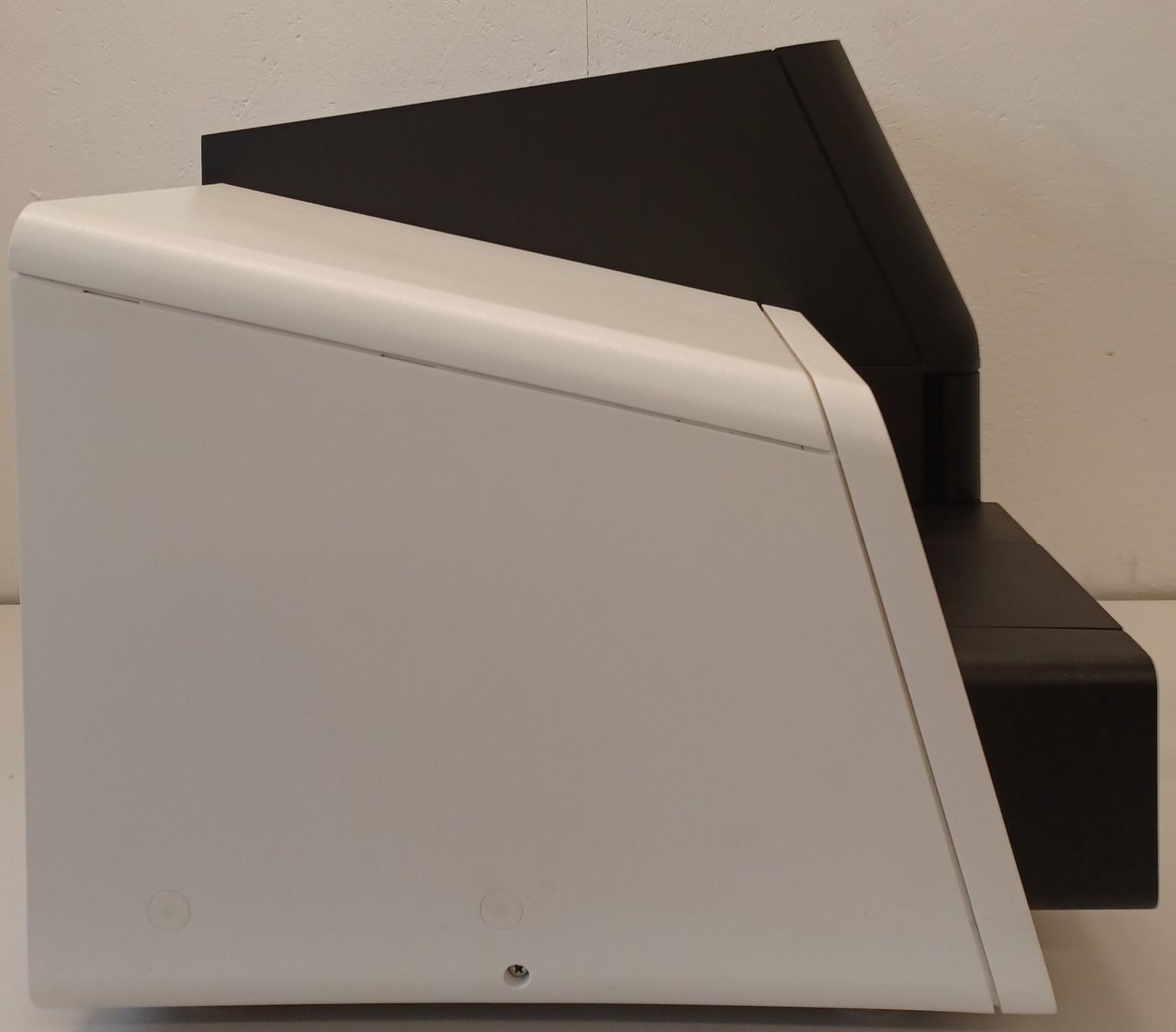 Accessori da laboratorio: Illumnia MiSeq Sequencing System – Usato da Niederdorf venduto da LeptonAG_Labor 2